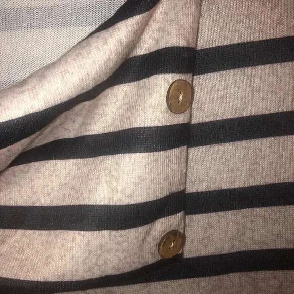 Pull over / black & beige stripe -size large - Picture 2 of 4